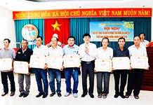 Tỷ phú… nhà nông