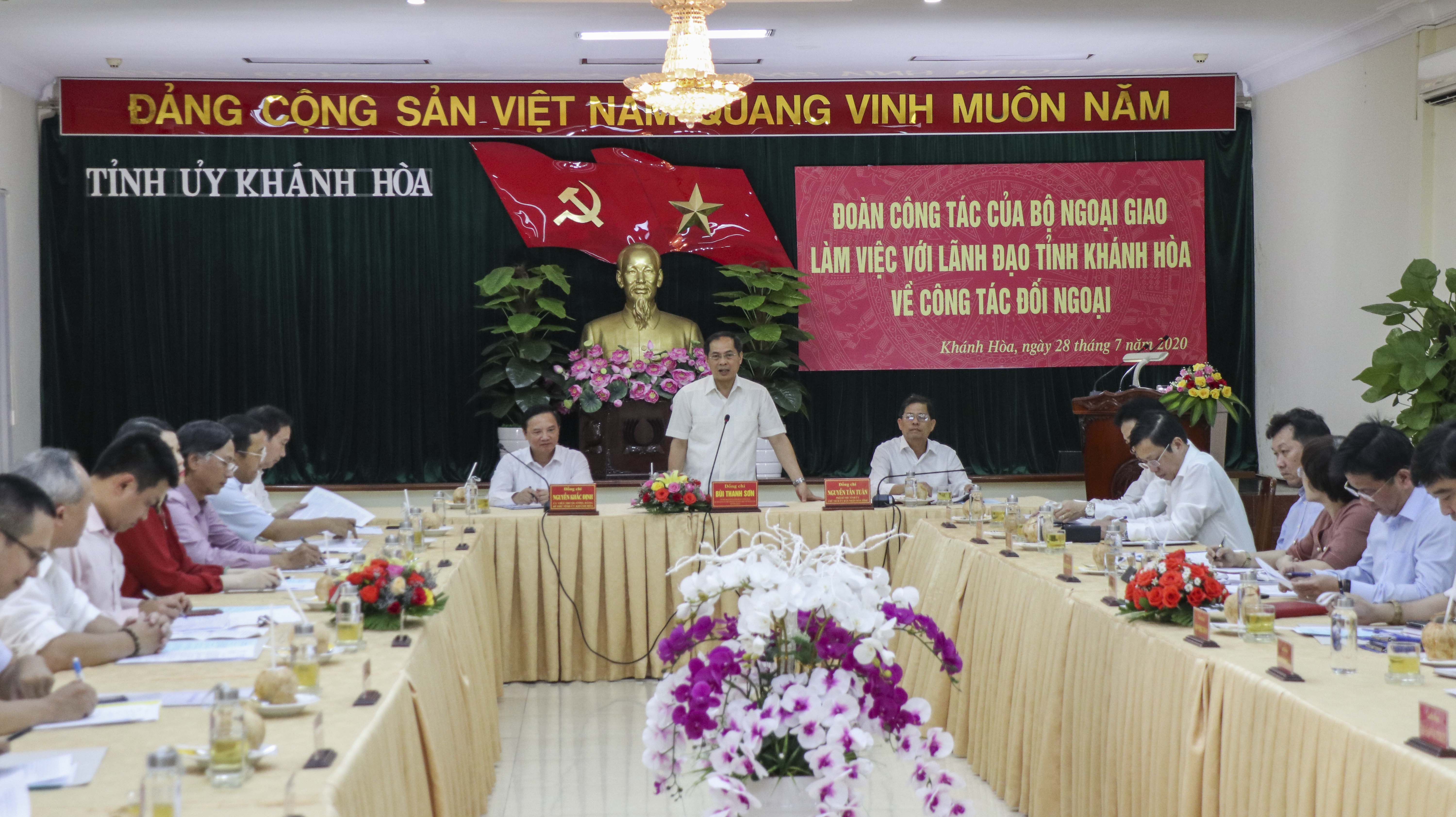 Bộ Ngoại giao làm việc với lãnh đạo tỉnh Khánh Hòa về công tác đối ngoại