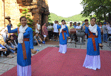 Tháp Bà Ponagar tăng thời gian mở cửa đón khách dịp Tết