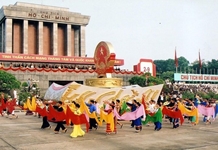 Không được diễn giải lịch sử một cách tùy tiện