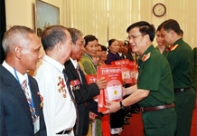 Bộ Quốc phòng gặp mặt người có công với cách mạng tỉnh Khánh Hòa
