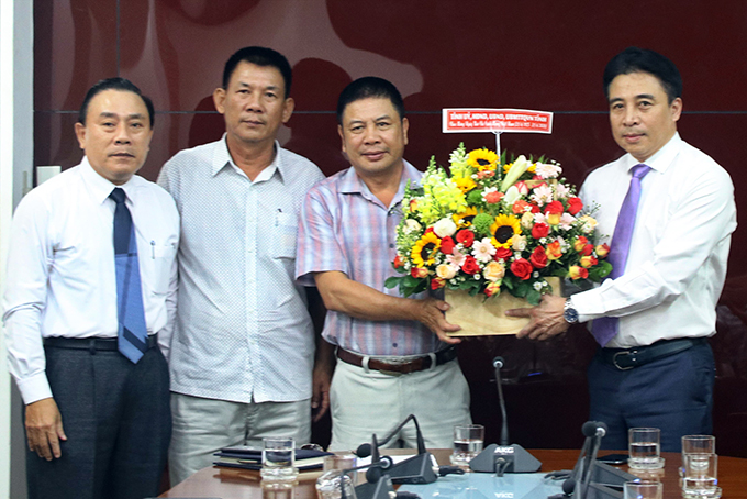 Lãnh đạo tỉnh Khánh Hòa và TP. Nha Trang thăm, chúc mừng các cơ quan báo chí