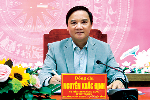 "Toàn Đảng bộ, toàn dân và toàn quân đoàn kết một lòng, cùng nhau nỗ lực phấn đấu hoàn thành thắng lợi các mục tiêu, nhiệm vụ"