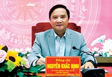 "Toàn Đảng bộ, toàn dân và toàn quân đoàn kết một lòng, cùng nhau nỗ lực phấn đấu hoàn thành thắng lợi các mục tiêu, nhiệm vụ"