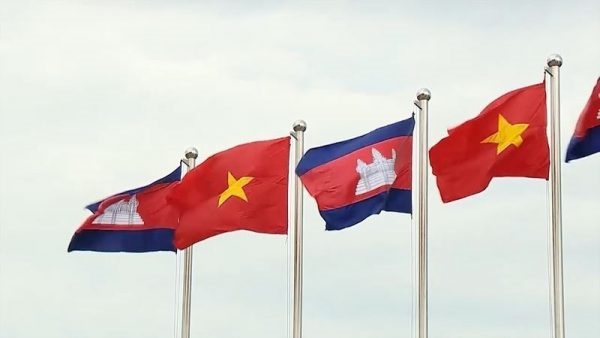 Chính phủ và Quốc hội Việt Nam chúc mừng kỷ niệm 67 năm Quốc khánh Vương quốc Campuchia