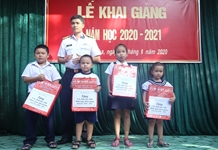 Khai giảng năm học mới ở đảo Trường Sa