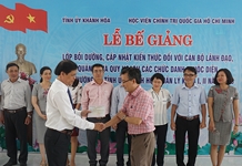 Bế giảng lớp bồi dưỡng cho cán bộ lãnh đạo, quản lý và dự nguồn: 371 học viên được cấp giấy chứng nhận