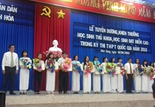 Lễ tuyên dương, khen thưởng học sinh thủ khoa, học sinh đạt điểm cao trong kỳ thi THPT Quốc gia 2018