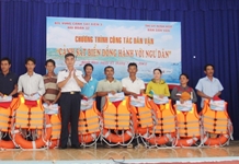 Cảnh sát biển đồng hành với ngư dân