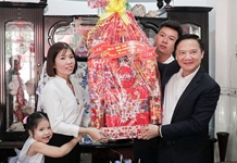 Bí thư Tỉnh ủy Nguyễn Khắc Định thăm, chúc Tết gia đình cán bộ, chiến sĩ công tác tại Trường Sa