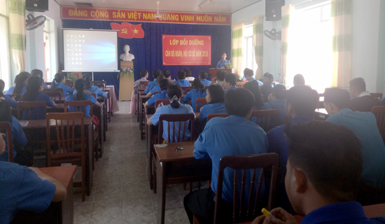 Trung tâm bồi dưỡng chính trị thành phố Cam Ranh: Tổ chức Lễ khai giảng lớp Bồi dưỡng cán bộ Đoàn, Hội cơ sở năm 2018 