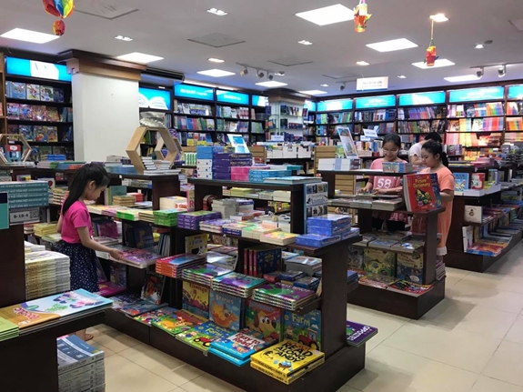 Tuyệt đối không ép buộc học sinh phải mua tài liệu tham khảoTuyệt đối không ép buộc học sinh phải mua tài liệu tham khảo