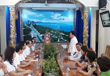 Ban Tuyên giáo Tỉnh ủy thăm và chúc mừng các đơn vị y tế nhân Ngày Thầy thuốc Việt Nam 27/2