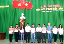 Cam Ranh: 143 học viên được cấp giấy chứng nhận hoàn thành Lớp bồi dưỡng nhận thức về Đảng khóa I năm 2017