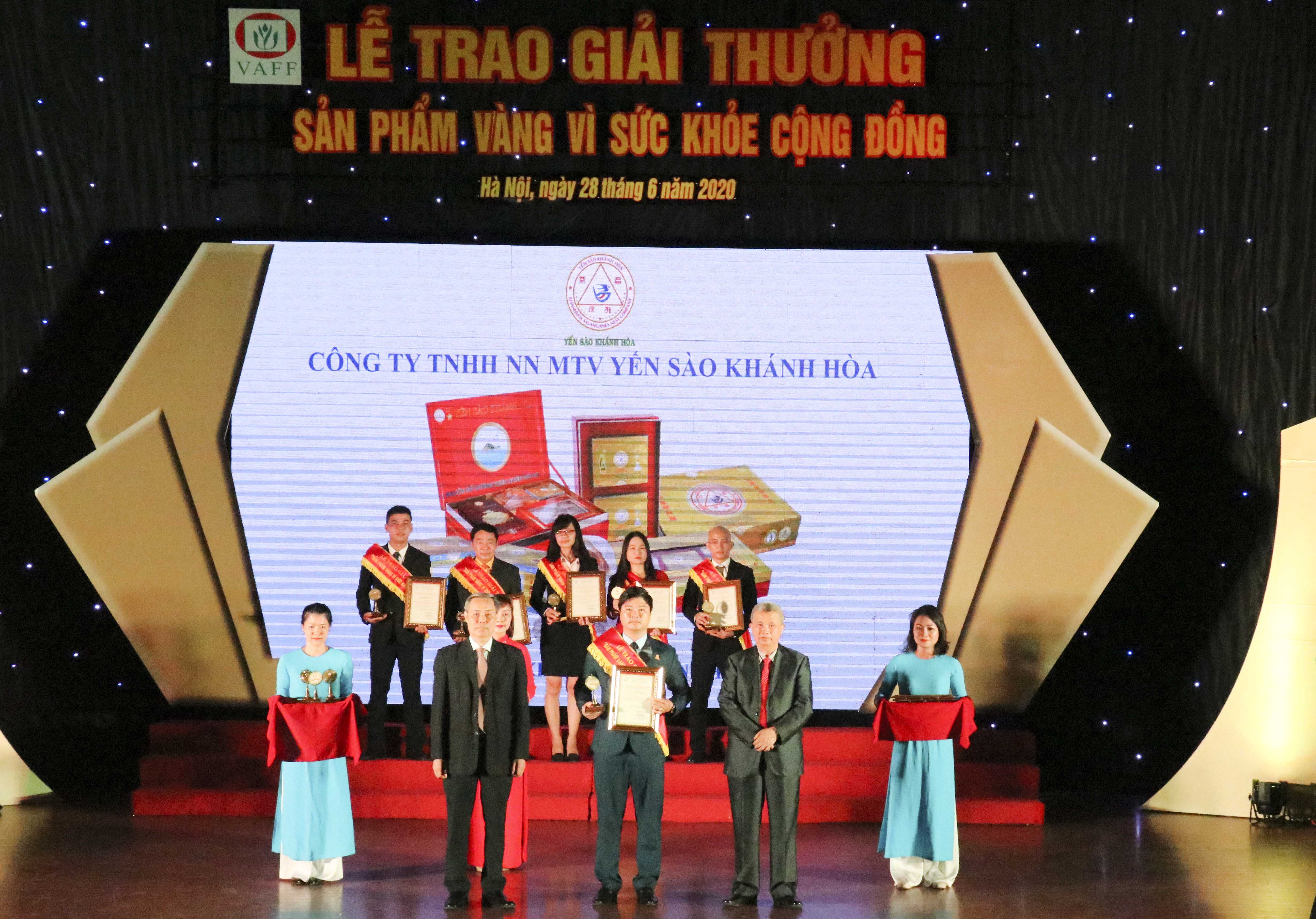 Yến sào Khánh Hòa nhận giải thưởng "Sản phẩm vàng vì sức khỏe cộng đồng năm 2020"