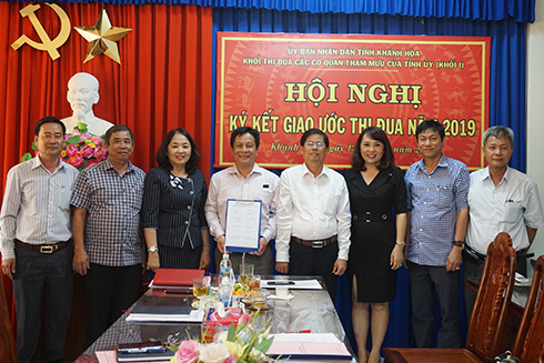 Khối thi đua các cơ quan tham mưu của Tỉnh ủy Khánh Hòa (khối 1): Ký kết giao ước thi đua năm 2019