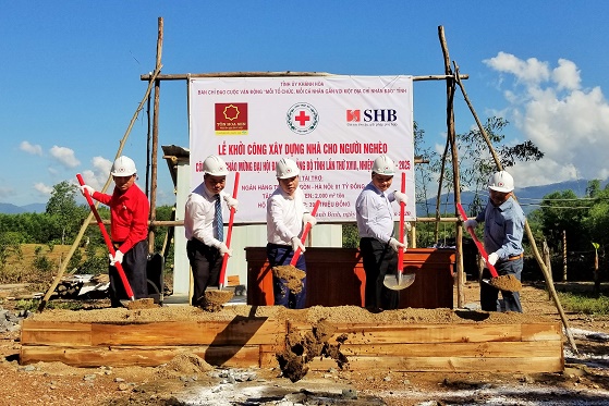 Khởi công xây dựng 20 căn nhà cho người nghèo