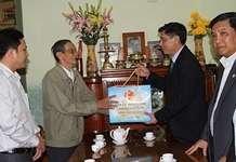 Tặng quà các gia đình chính sách ở TP. Cam Ranh