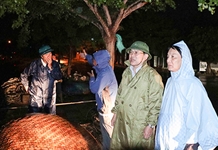 Lãnh đạo tỉnh Khánh Hòa kiểm tra công tác phòng chống lụt bão trong đêm tại huyện Vạn Ninh