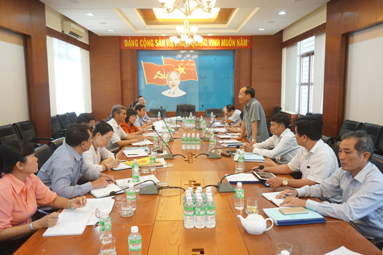 Tập trung lãnh đạo, chỉ đạo thực hiện Nghị quyết Trung ương 4 gắn với Chỉ thị 05 sát với thực tiễn địa phương 