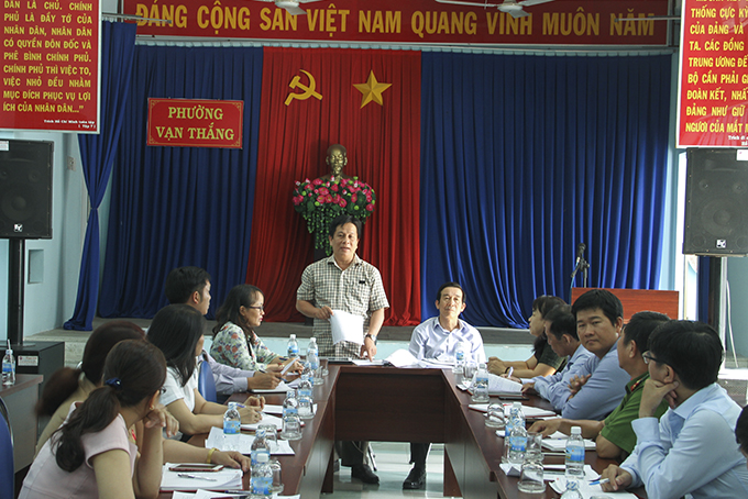 Ông Hồ Văn Mừng làm việc với phường Vạn Thắng