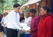 Chủ tịch UBND tỉnh Nguyễn Tấn Tuân dự ngày hội Đại đoàn kết toàn dân tộc tại Khánh Sơn