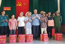 Đồng chí Trần Quốc Vượng kiểm tra công tác khắc phục hậu quả mưa lũ