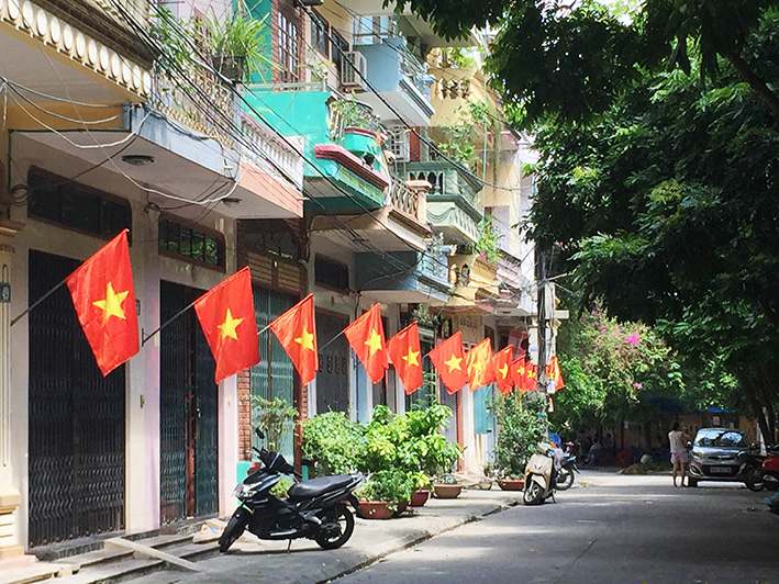 Thông báo về việc treo cờ Tổ quốc và nghỉ lễ