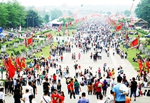 Về miền đất Tổ linh thiêng
