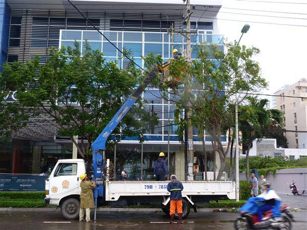 Điện lực Khánh Hòa tập trung khôi phục cấp điện sau bão số 12