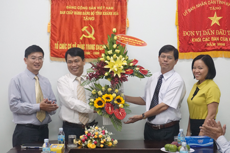 stt-Lãnh đạo tỉnh thăm và làm việc với Báo Khánh Hòa