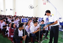 Tuyên truyền biển, đảo cho hơn 1.000 giáo viên, học sinh Trường THPT Phạm Văn Đồng