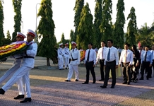 Lãnh đạo tỉnh Khánh Hòa và TP. Nha Trang: Viếng Nghĩa trang liệt sĩ Hòn Dung và dâng hương tại điện thờ Tháp Trầm Hương