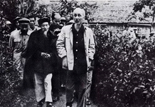 Bác về thăm quê