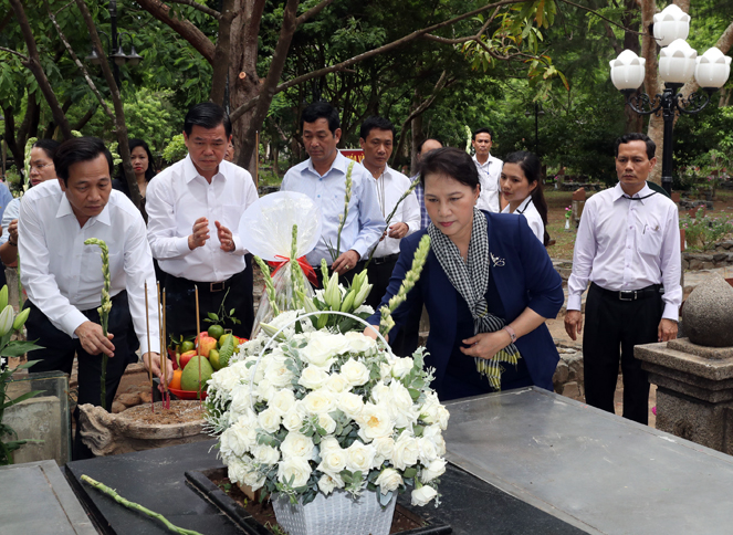 Tri ân các anh hùng, liệt sĩ, người có công với nước