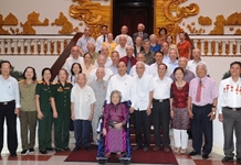 Thủ tướng Nguyễn Xuân Phúc gặp mặt các cán bộ trực tiếp phục vụ, bảo vệ Bác Hồ