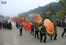 Dâng hương tưởng niệm các Vua Hùng