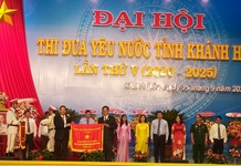 BAN TUYÊN GIÁO TỈNH ỦY KHÁNH HÒA NHẬN CỜ THI ĐUA CỦA CHÍNH PHỦ