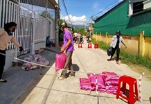 Cuộc sống nơi phong tỏa