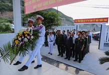 Viếng, dâng hương tưởng niệm các anh hùng liệt sĩ hy sinh trong chiến dịch Mậu Thân 1968