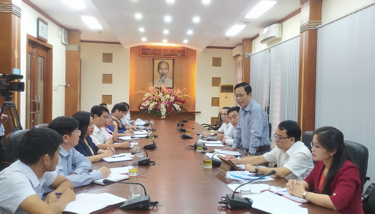 THƯỜNG TRỰC TỈNH ỦY LÀM VIỆC VỚI BÁO KHÁNH HÒA