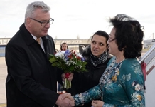 Chủ tịch Quốc hội Nguyễn Thị Kim Ngân tới Pra-ha, bắt đầu thăm chính thức CH Séc