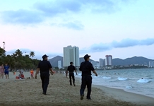 TP. Nha Trang: Yêu cầu người dân và du khách tạm ngưng tắm biển