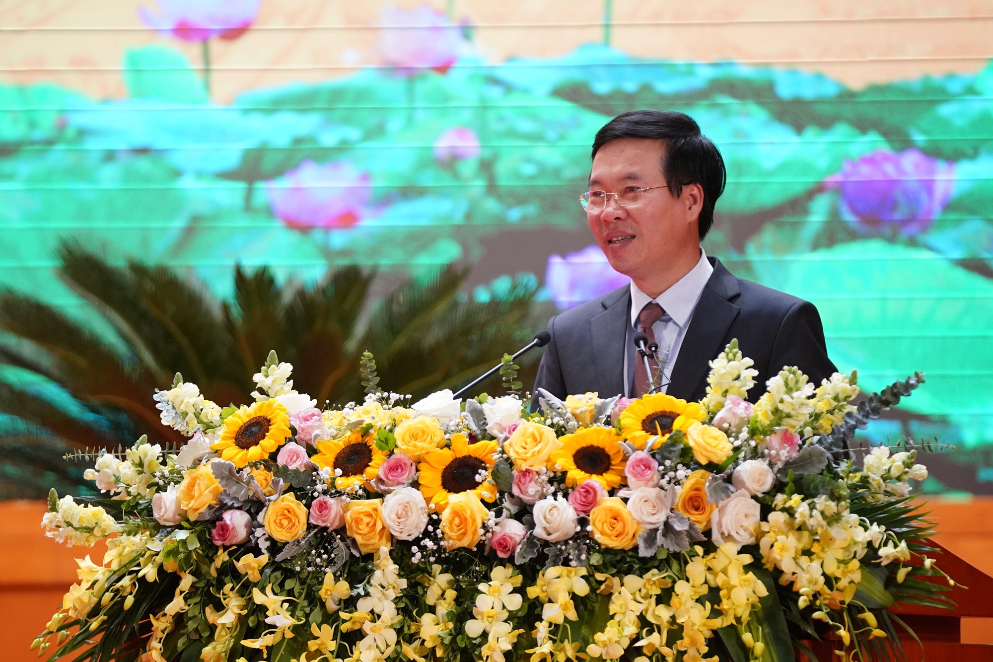 Năm 2021: Khẩn trương tổ chức nghiên cứu, học tập, quán triệt, đưa nghị quyết Đại hội XIII của Đảng vào cuộc sống