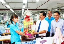 Kỷ niệm 90 năm ngày thành lập Công đoàn Việt Nam (28-7-1929 - 28-7-2019) Đổi mới hoạt động công đoàn phù hợp với tình hình mới