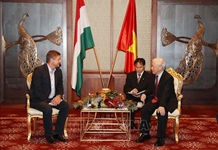 Tổng Bí thư Nguyễn Phú Trọng tiếp Chủ tịch Đảng Xã hội Hungary