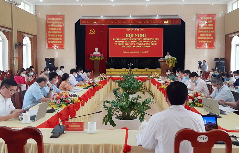 Bệnh hình thức trong kiểm điểm, đánh giá cán bộ
