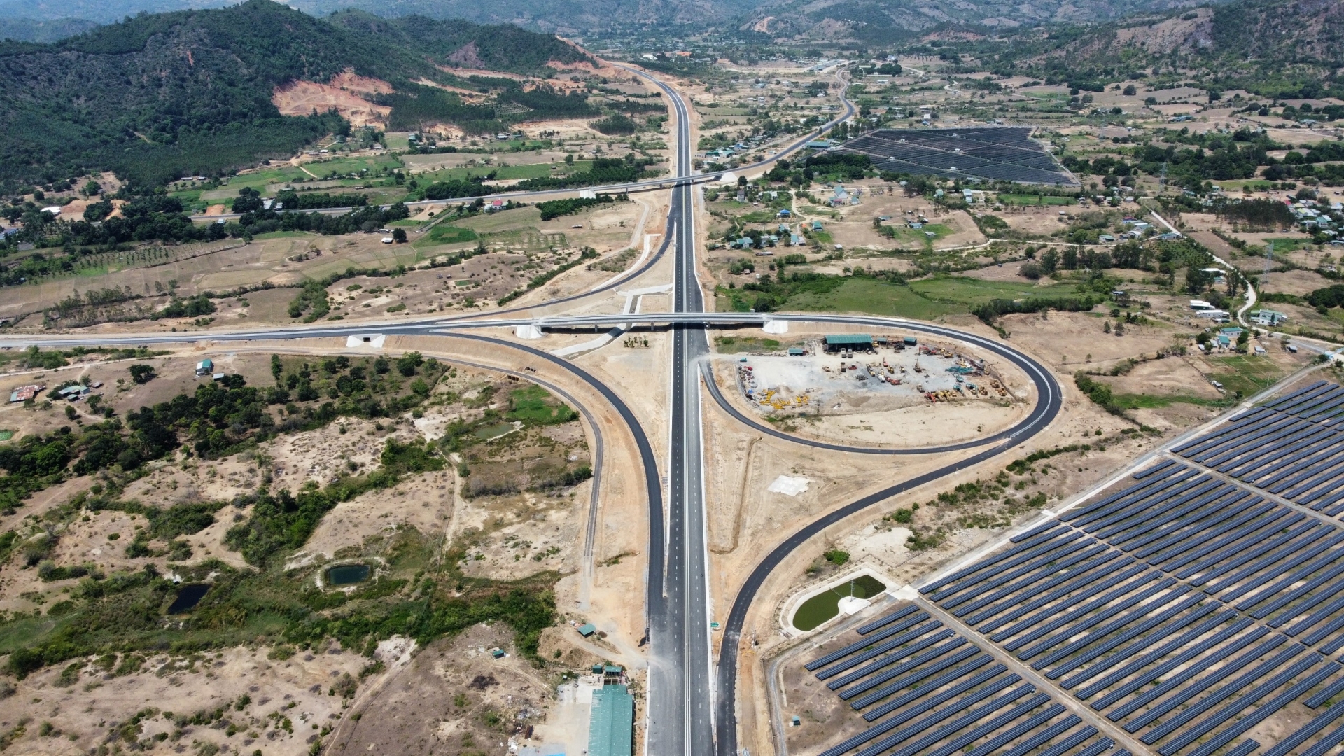 Cao tốc Nha Trang - Cam Lâm chuẩn bị thông xe