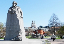 Nhà lý luận thiên tài, lãnh tụ vĩ đại của giai cấp công nhân và nhân dân lao động trên toàn thế giới