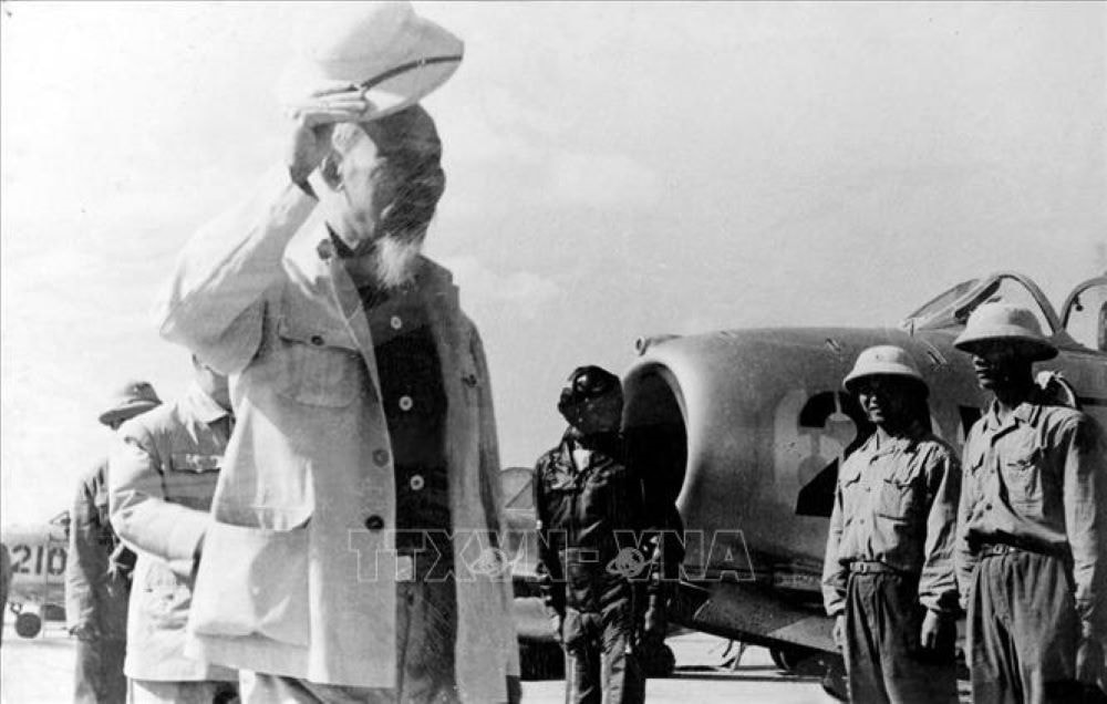 Thắng lợi của sự nghiệp chống Mỹ, cứu nước mãi mãi gắn liền với cống hiến vĩ đại của Chủ tịch Hồ Chí Minh